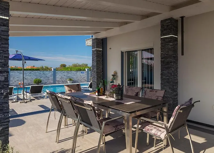 Danijela Nyaraló Póla