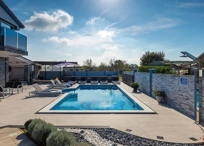 Danijela Nyaraló Póla